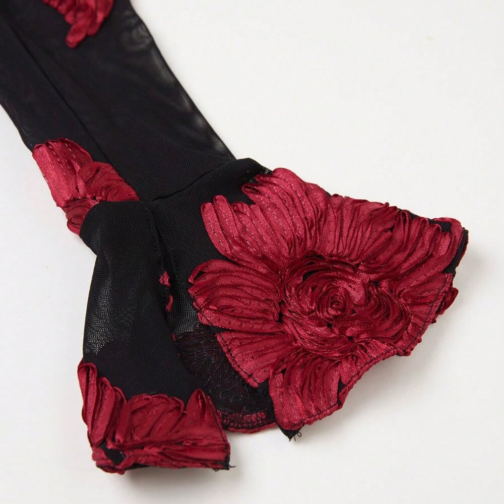Red Romantic Elegant Women's Floral Embroidered Maxi Dress - Picture 2 of 11